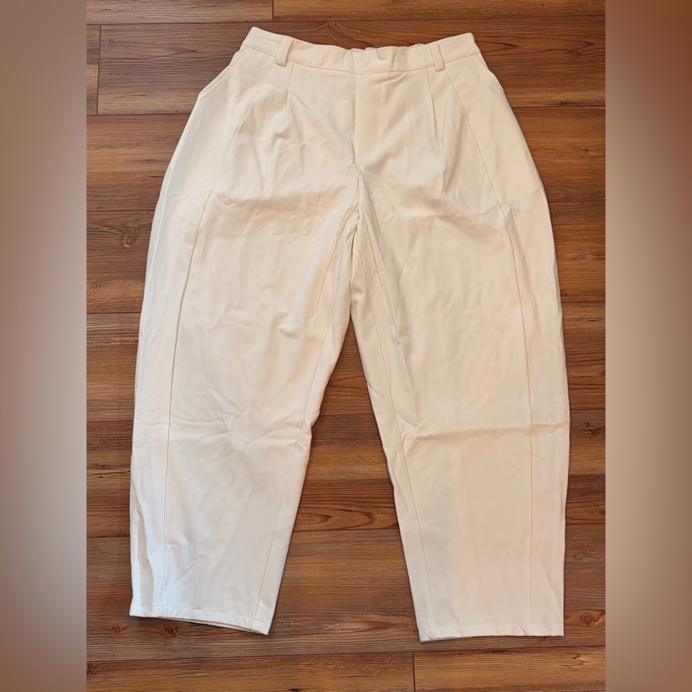 HALARA Size XL NWT Cream Pull On Dress Pants with Pockets